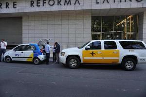 Mexico stad, Mexico - november 5 2017 - Mexicaans metropolis hoofdstad overbelast verkeer foto