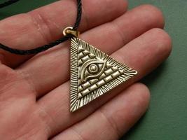 religieus metaal symbool medaillon in hand- foto