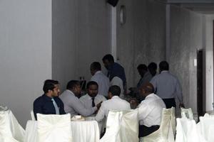 mannelijk, Maldiven - februari 16 2019 - bedrijf mensen Bij bank evenement viering foto