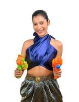 portret mooi vrouw in songkran festival met water geweer foto