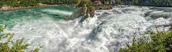 Rijn watervallen in Zwitserland reusachtig landschap panorama foto