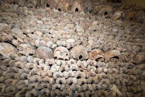 Parijs catacomben schedels en botten foto