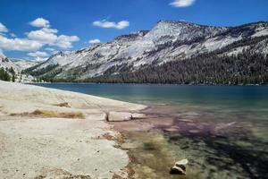 yosemite vallei meer zonnig visie foto