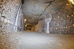 Parijs catacomben schedels en botten foto