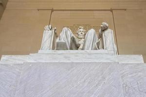 president Lincoln standbeeld Bij Washington gedenkteken foto