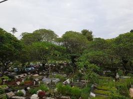 begraafplaats voor moslims in de stad van mataram, lombok eiland, Indonesië foto