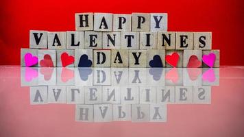 gelukkig Valentijn dag Aan houten blokken foto