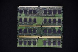 blauw RAM bars Aan een zwart achtergrond. computer geheugen chips. computer chips. foto