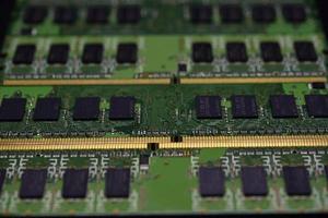 blauw RAM bars Aan een zwart achtergrond. computer geheugen chips. computer chips. foto