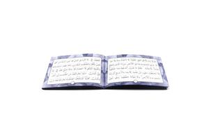 een boek van geselecteerd gebed en dhikr gidsen voor moslims. deze boek bevat gebeden en dhikr in verplicht gebeden, sunnah gebeden en dagelijks gebeden. foto