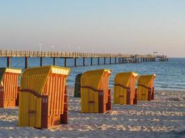 binz strand Aan rugen eiland in Duitsland foto