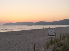 binz strand Aan rugen eiland in Duitsland foto