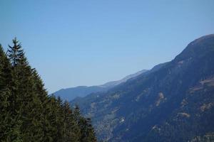 wandelen in de zwitserse alpen foto