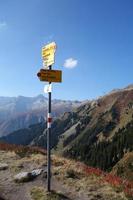 wandelen in de zwitserse alpen foto