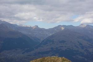 wandelen in de zwitserse alpen foto