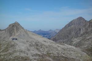 wandelen in de zwitserse alpen foto