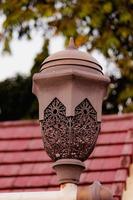 lantaarn in de voorkant werf Bij blik moskee foto