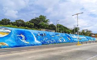 puerto escondido oaxaca Mexico 2022 geschilderd rots met kunst graffiti en schilderij puerto escondido Mexico. foto