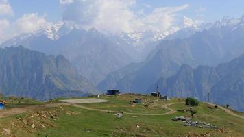 visie van de mooi Himalaya van auli welke is een himalayan ski toevlucht en heuvel station in uttarakhand foto