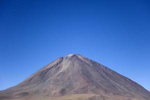 licancabur vulkaan in reserva nacional de fauna andina eduardo avaroa in bolivia foto