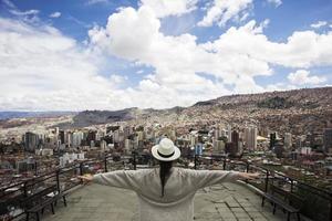 jonge vrouw in la paz, bolivia foto