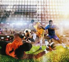 doelman vangsten de bal in de stadion gedurende een Amerikaans voetbal spel. foto