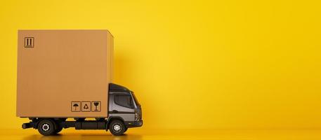 groot karton doos pakket Aan een grijs vrachtauto klaar naar worden geleverd Aan geel achtergrond foto