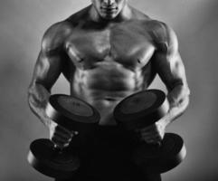 atletisch Mens opleiding biceps foto