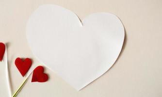 rood hart vormen voor valentijnsdag dag achtergrond foto