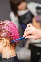 haar- behandeling na roze kleur foto