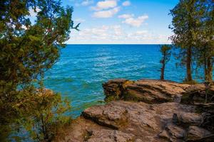 meer Michigan rotsachtig kustlijn foto