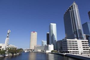 Hillsborough rivier- en tampa downtown foto