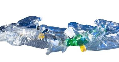 plastic afval. concept van verontreiniging en milieu ramp foto