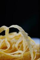 premie Italiaans pasta. pasta nesten. Italiaans tagliatelle . foto