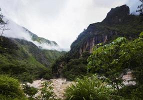 urubamba rivier in peru foto