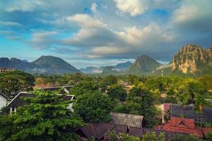 landschap visie panorama Bij ochtend- in vang vieng, Laos. foto