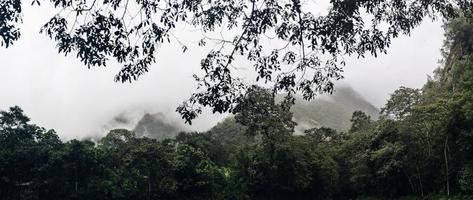 aguas calientes in peru foto