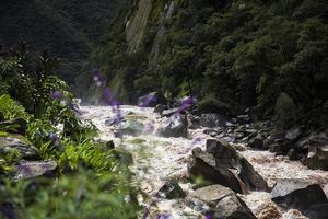 urubamba rivier in peru foto