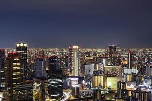 nacht horizon van Osaka stad. umeda lucht gebouw in Japan. foto