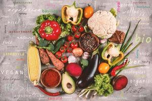 gezond achtergrond van groente. concept van oprecht voedsel. kleurrijk tekst met meest belangrijk voorwaarden foto