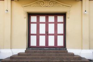 de glas venster van de huis in wijnoogst stijl gemengd met modern stijl, zacht en selectief focus. foto