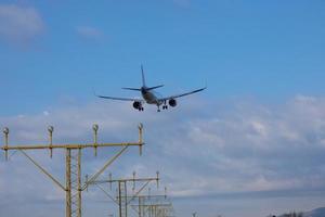 reclame vliegtuig Ingang naar een luchthaven, luchthaven Ingang tekens, luchthaven Ingang lichten foto