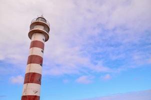 rode en witte vuurtoren foto