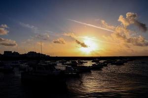 zonsondergang over de zee foto