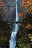 herfst bij multnomah falls foto