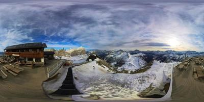 skiën de hellingen van de lagazuoi toevluchtsoord foto