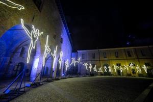 Italië 2023 LED licht installatie in de plein in Bergamo foto