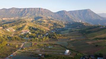 antenne visie van khao kho wijk, mooi berg Aan ochtend- foto