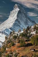 matterhorn gedekt met sneeuw dichtbij omhoog foto