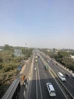 verkeer stormloop Aan Delhi snelweg weg foto